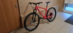 Karbon,hardtail, vzduchová vidlice zamykání, shimano brzdy, převodník sram,Victoria brzo plášte2