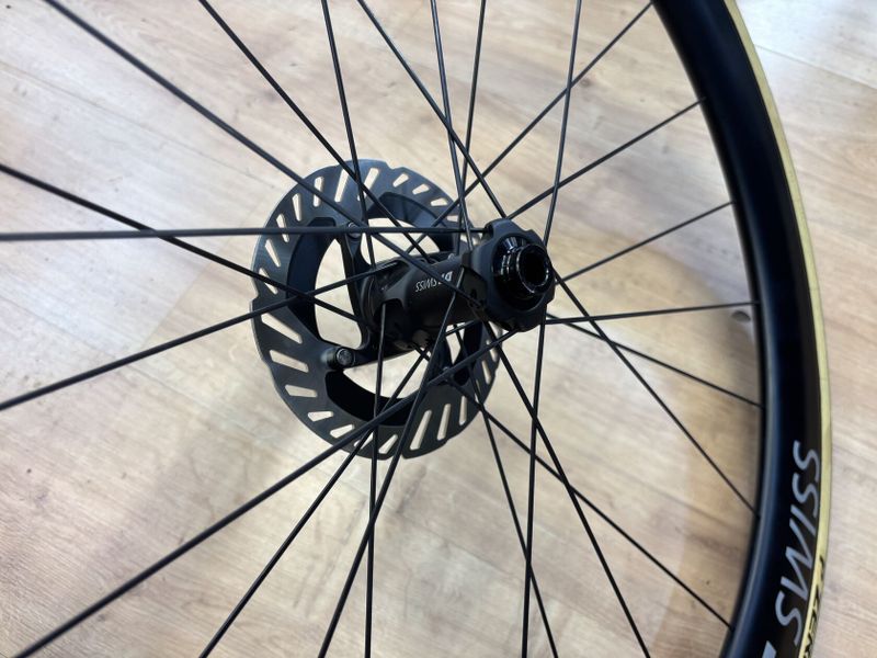 DT SWISS ARC 1600 DB 50 mm + KOTOUČE 140 mm DURA-ACE + PIRELII P ZERO RACE - NOVÉ