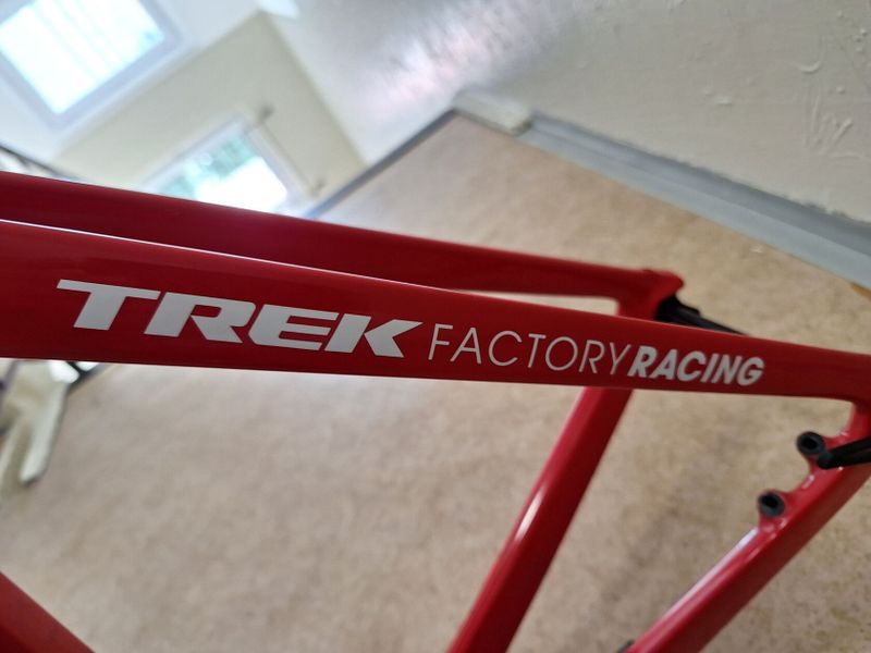 Trek Madone SLR Project One (téměř nejetý)