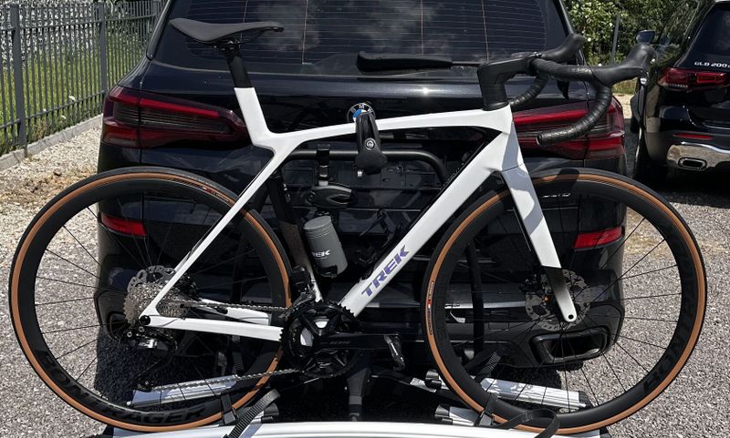Trek Madone SL 6 Gen 8 White Prismatic 2025 M/L