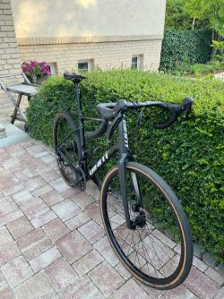 Giant Revolt 0 - gravel kolo