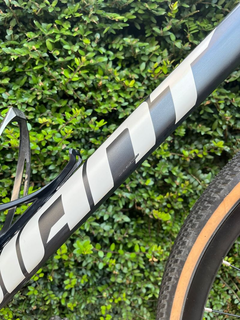 Giant Revolt 0 - gravel kolo