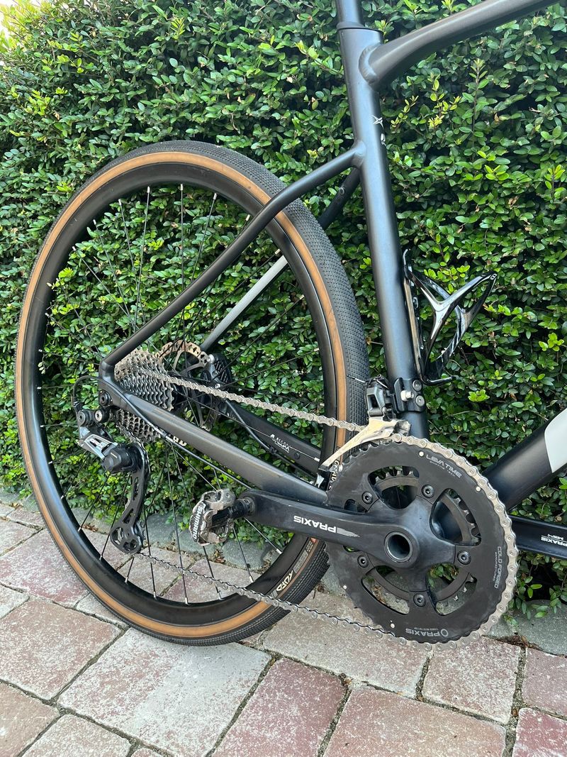 Giant Revolt 0 - gravel kolo