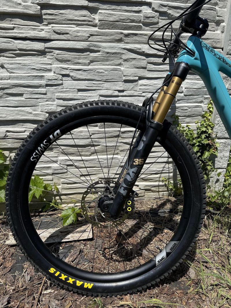 YETI SB 130 TURQ, kompletně v karbonu, 170-182 cm, skvělý stav!