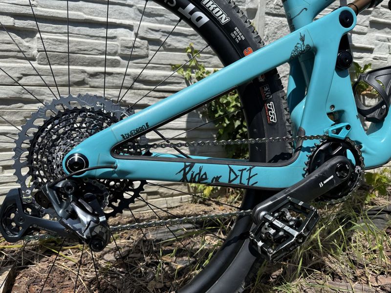 YETI SB 130 TURQ, kompletně v karbonu, 170-182 cm, skvělý stav!