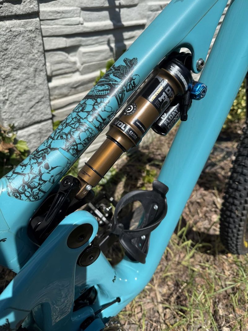 YETI SB 130 TURQ, kompletně v karbonu, 170-182 cm, skvělý stav!
