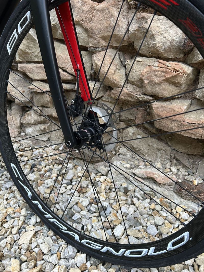 Trek Émonda SL 5 Disc, karbová kola Campagnolo Bora One – velikost 56 