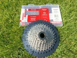 Prodám novou kazetu Shimano CS-M 7000 11 11-46 +2 x řetěz