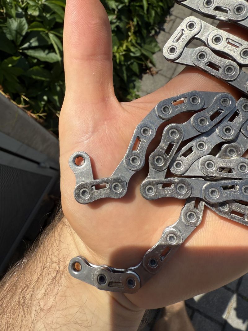SRAM Force Wide DUB kliky 170 mm 40T + voskovaný T-Type řetěz – skvělý stav