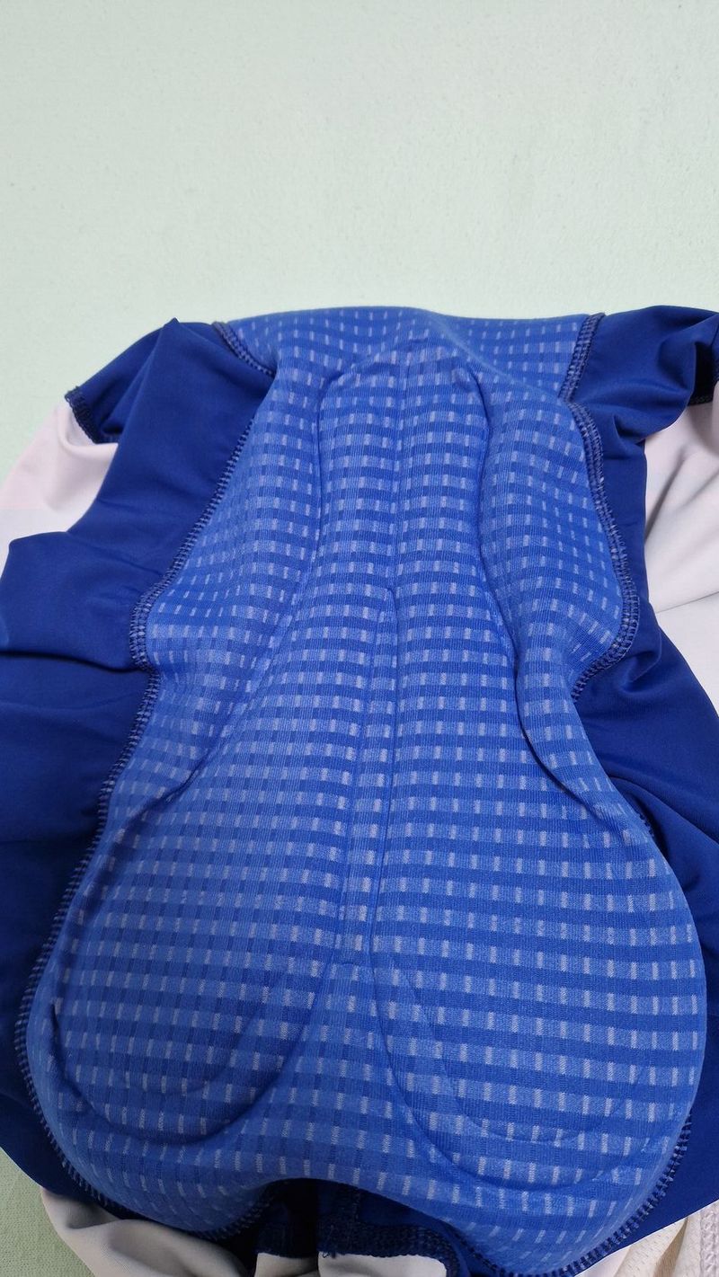 Craft XXL, dres, bonus k němu zdarma Kalas.