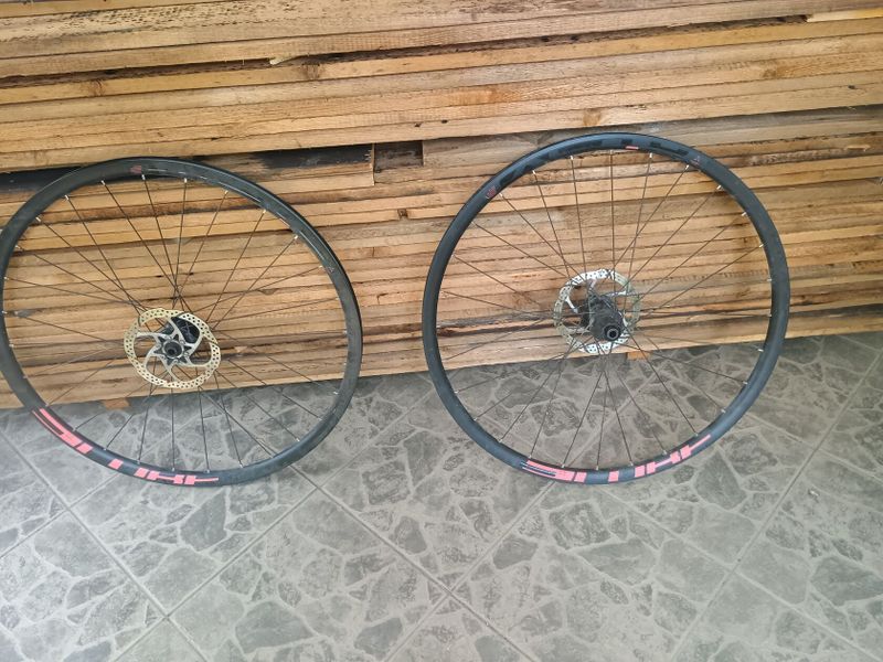 Zapletená gravel kola CUBE RA 0.8 CX