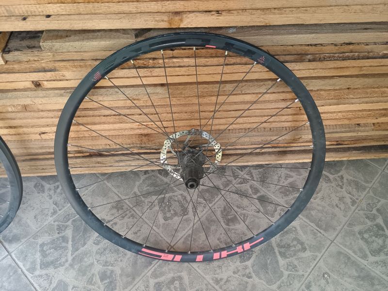 Zapletená gravel kola CUBE RA 0.8 CX