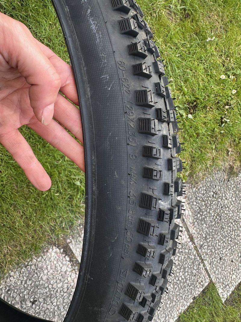 Prodám pláště SCHWALBE NOBBY NIC 29 x 2.35 – téměř nové