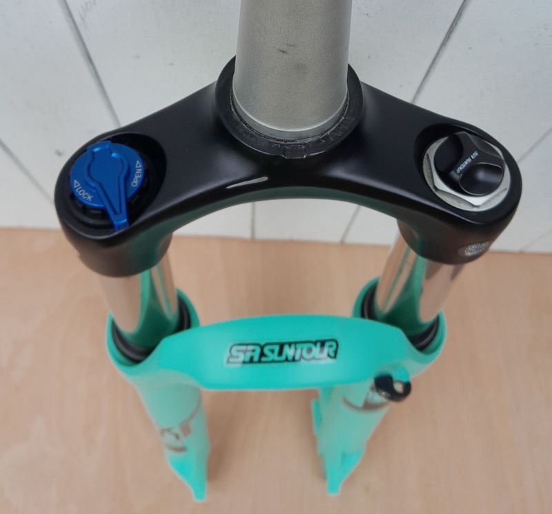 27,5" Vidlice SR Suntour XCR 32 AIR, Hliníkový Tapered sloupek 21,5 cm