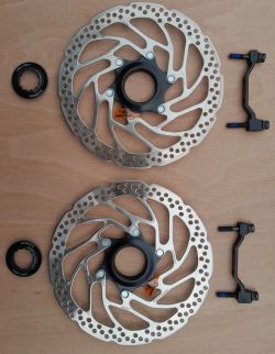 Brzdové kotouče Shimano SM-RT30, 180 mm včetně matic a adaptérů PM/PM