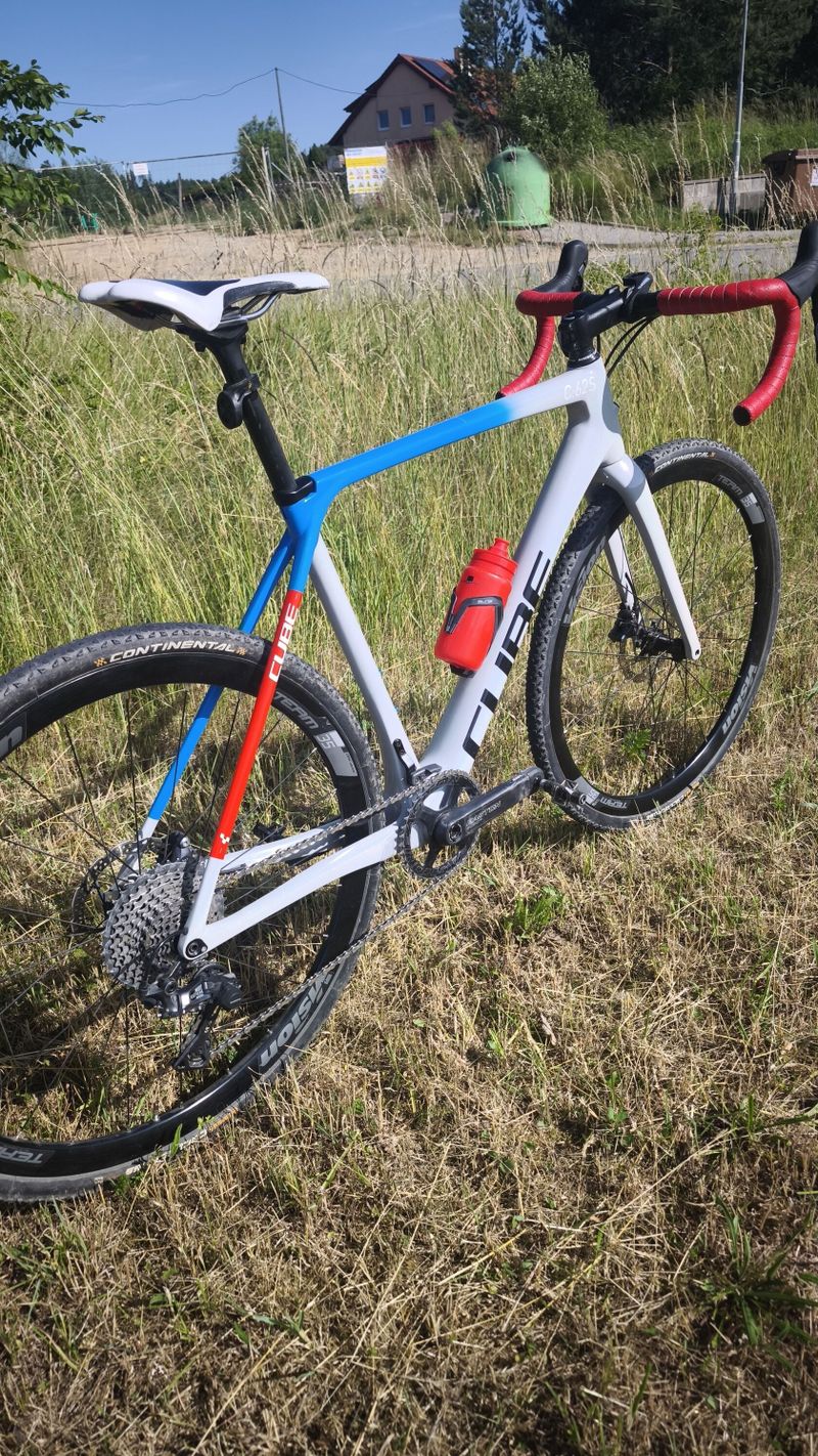 Karbonový gravel/cyklokros Cube