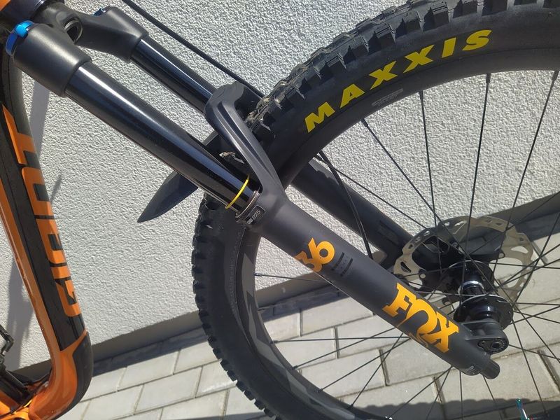Kolo Giant Reign 1.5 GE vel. M, rok 2019, TOP STAV