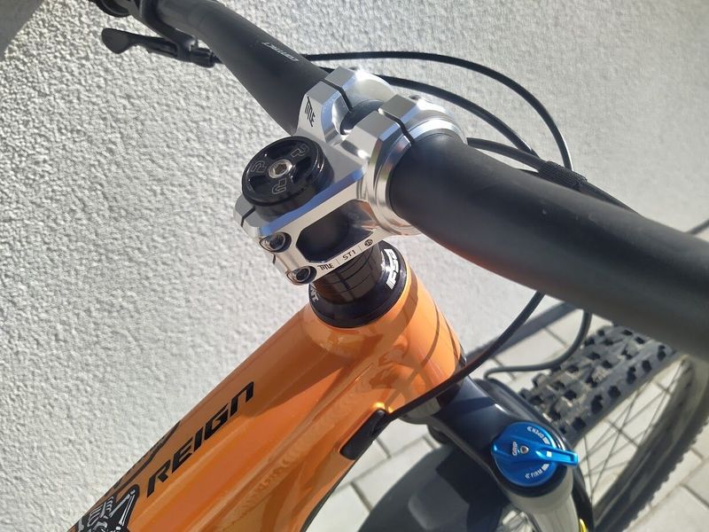 Kolo Giant Reign 1.5 GE vel. M, rok 2019, TOP STAV