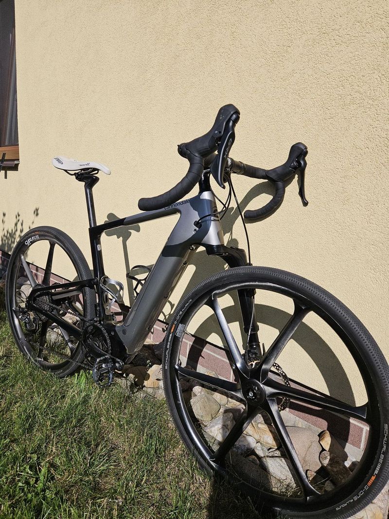 Gravel Cannondale Topstone carbon Neo Lefty