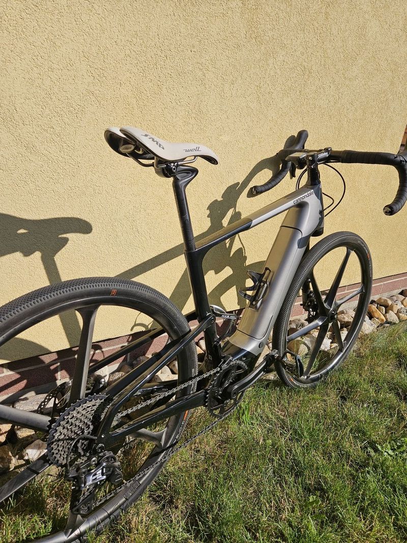 Gravel Cannondale Topstone carbon Neo Lefty