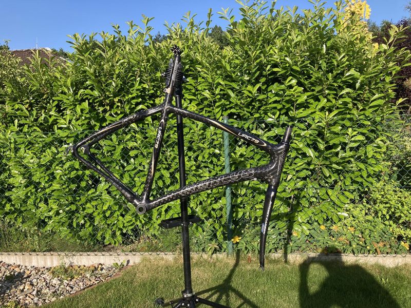 Karbonový rám Kellys URC 7.9 L