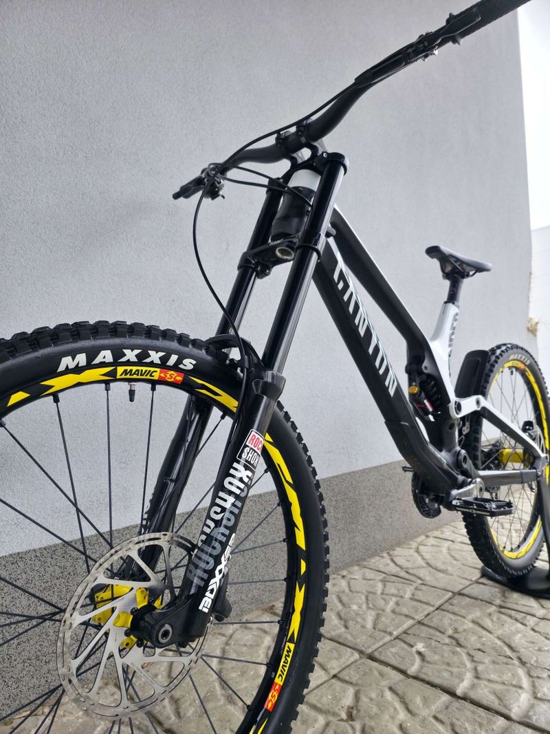 Downhill kolo Canyon Sender CF 9.0 Team Carbon 2018 27.5"
