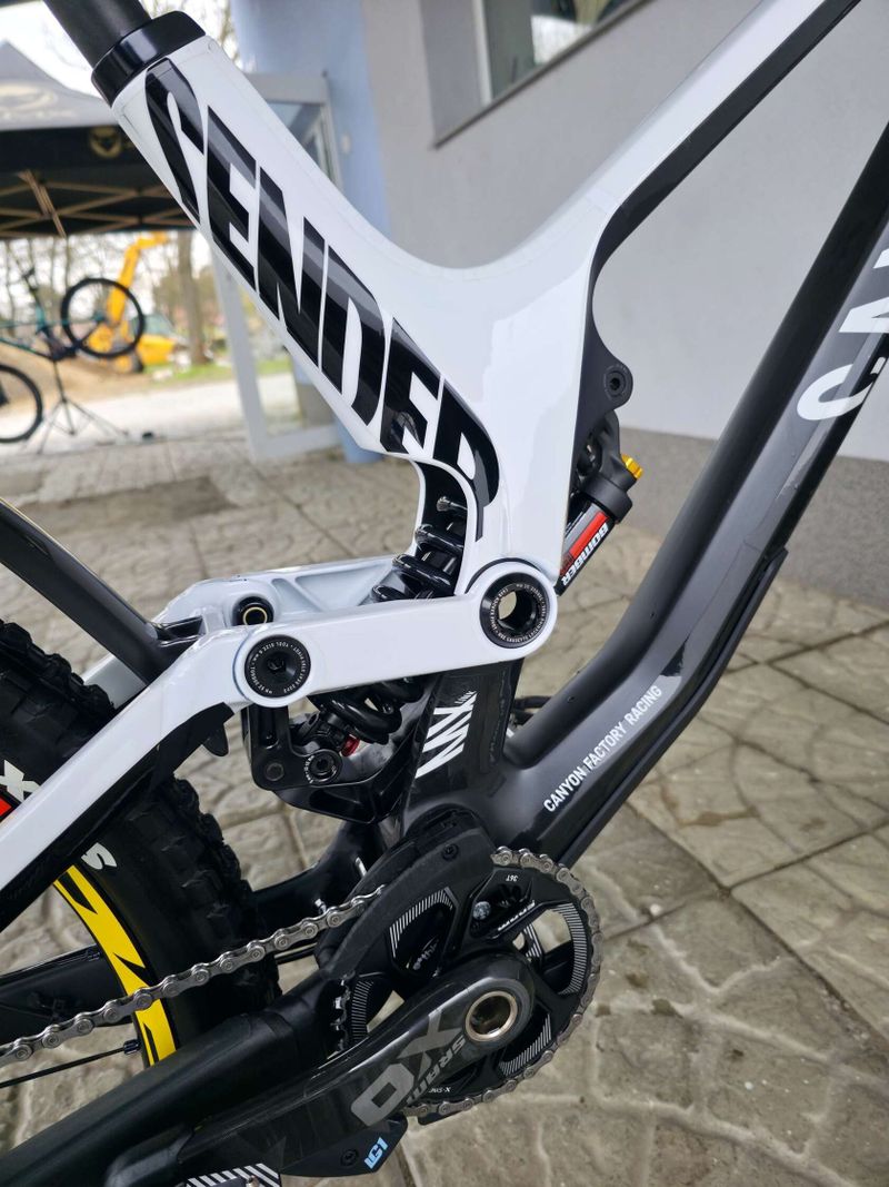 Downhill kolo Canyon Sender CF 9.0 Team Carbon 2018 27.5"