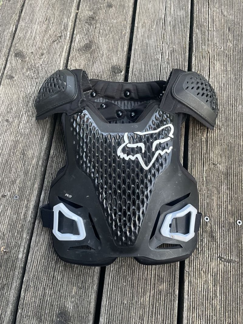 Fox Youth R3 Guard