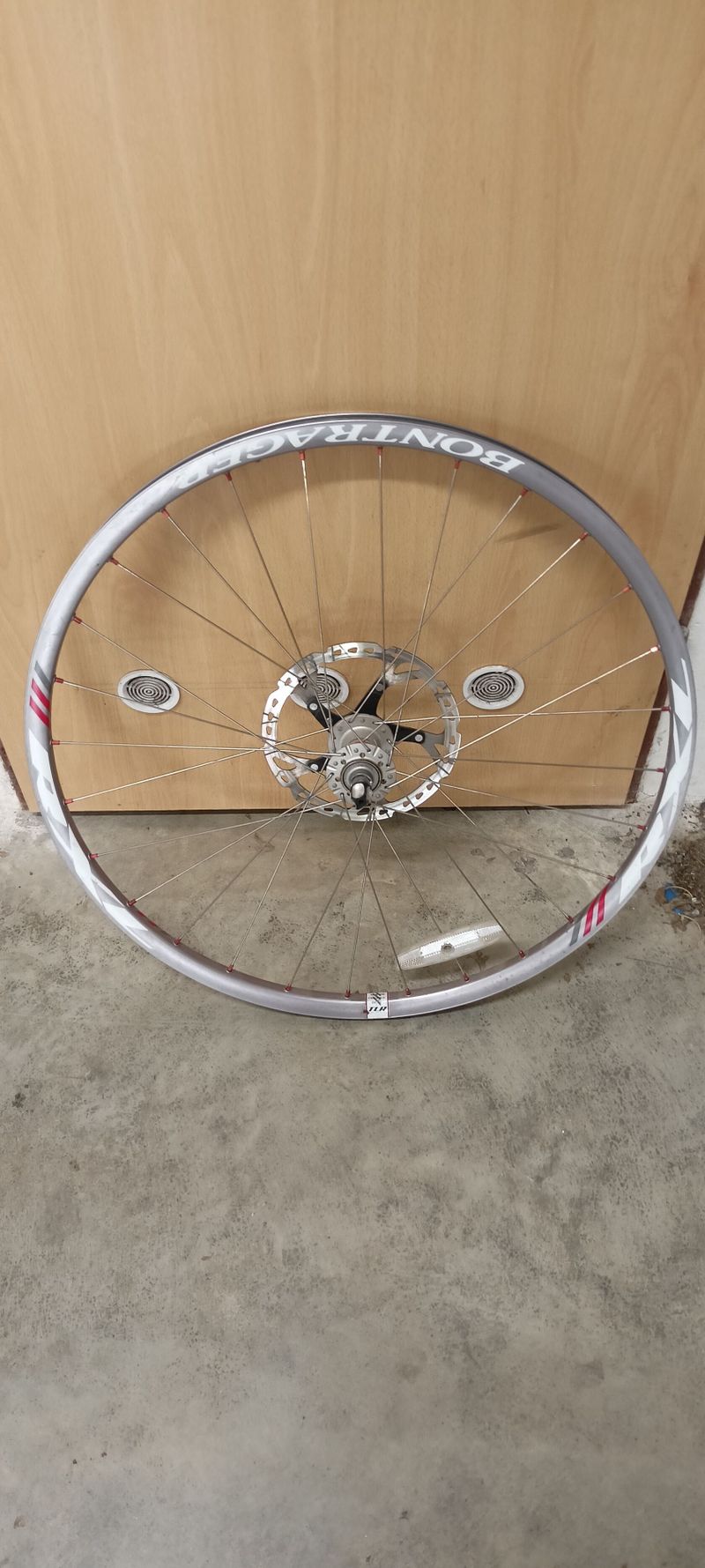 Zapletená kola Bontrager RXL 26'