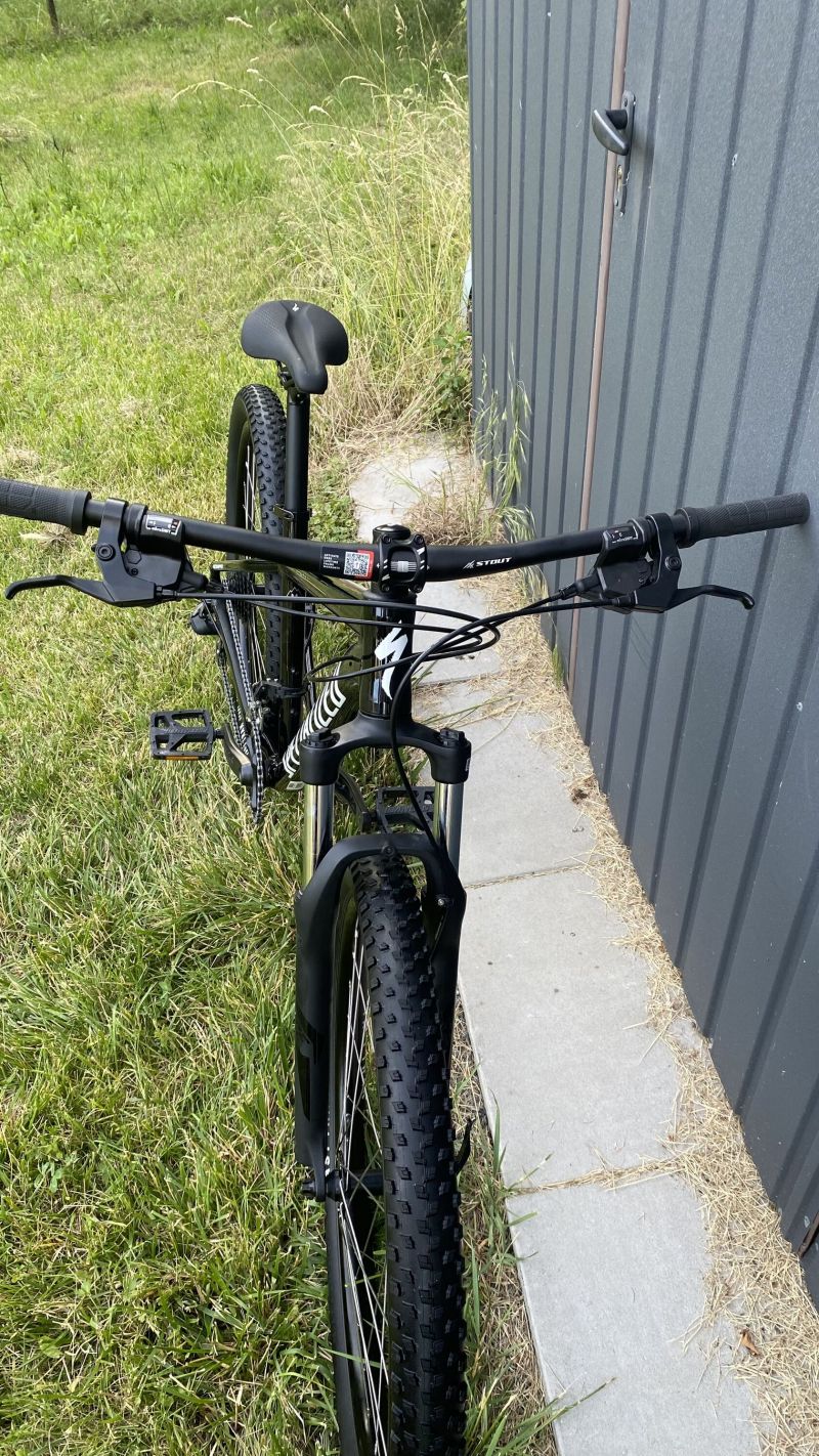 Horské kolo Specialized Rockhopper 2022