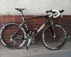 silniční kolo GIANT Defy
