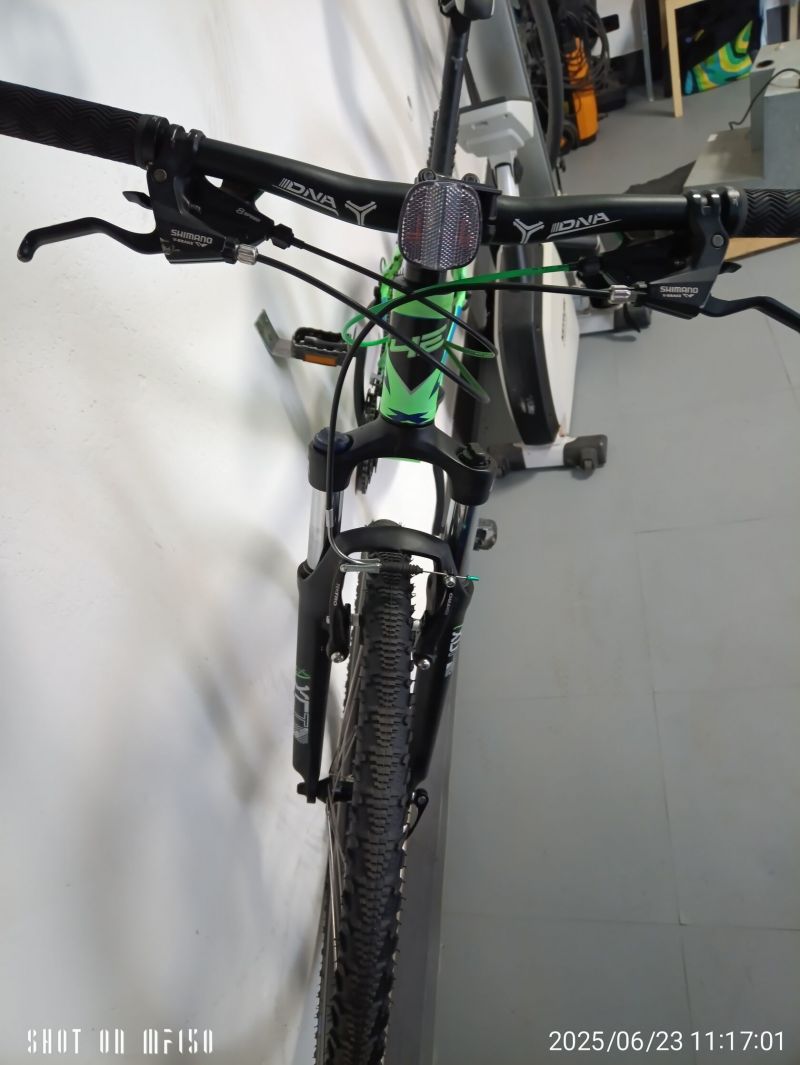 Kolo 4Ever HOT SHOT 26" Fluor Zelená, model 2017