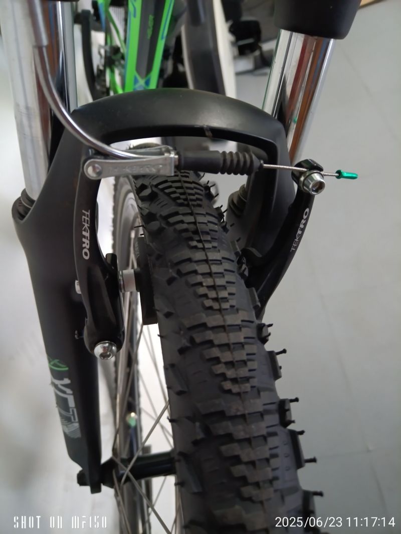 Kolo 4Ever HOT SHOT 26" Fluor Zelená, model 2017