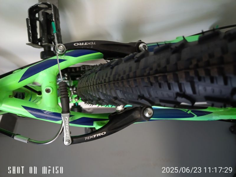 Kolo 4Ever HOT SHOT 26" Fluor Zelená, model 2017
