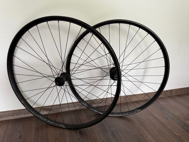 Kola Syncros X-30SE / 32H / 30 mm Tubeless ready, ořech XD
