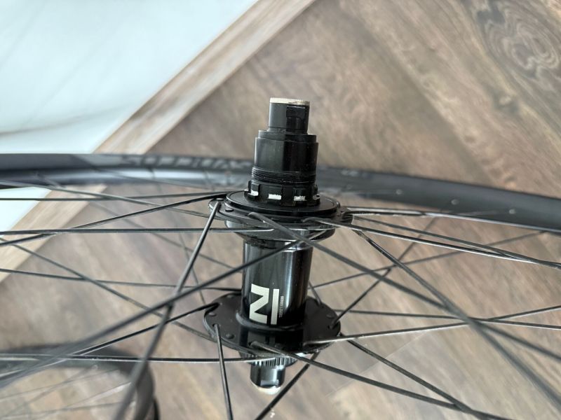 Kola Syncros X-30SE / 32H / 30 mm Tubeless ready, ořech XD