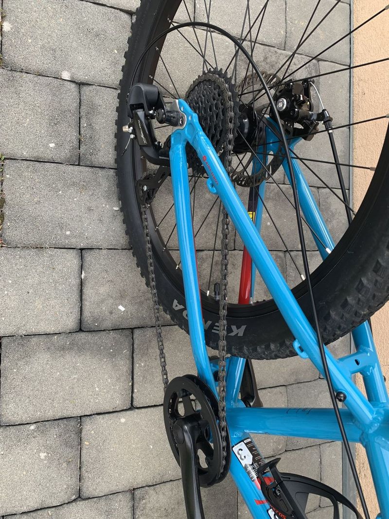 Prodám dětské kolo BERGAMONT 24", modré, jako nové.