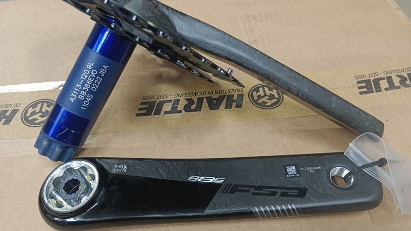 karbonové kliky FSA SL-K ligh a SRAM