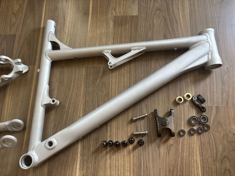 Celoodpružený rám Bergamont Threesome L 27.5"
