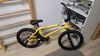 Krásné žluté BMX WETHEPEOPLE 20". Stojí synovy v pokoji a není využito. Doplněno o pegy Cult. 