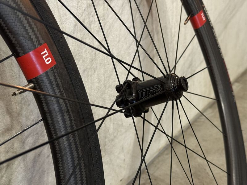 kola Schmolke Carbon TLO 45 na Tune nábojích 