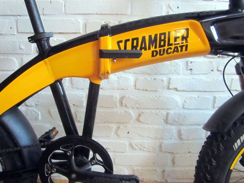 DUCATI SCRAMBLER, najeto 70 Km. PC 50.000 Kč