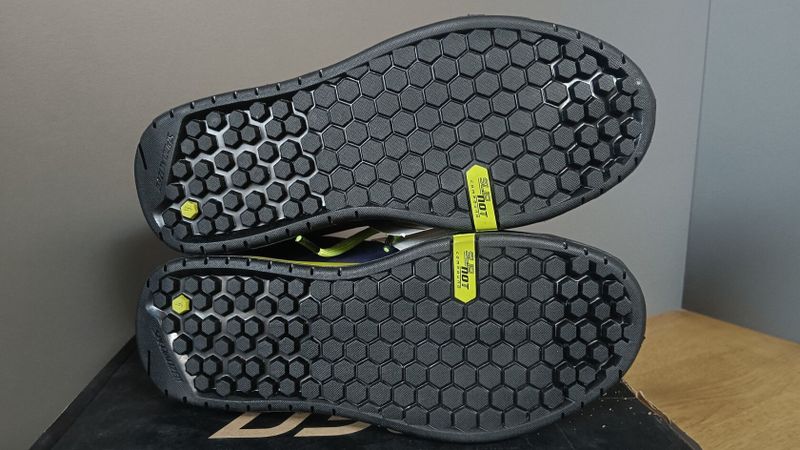cyklistické boty Specialized 2FO Flat - indigohyper green vel.37 NOVÉ