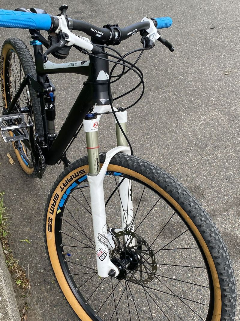 CELOODPRUŽENÉ HORSKÉ KOLO CANYON NERVE XC 27,5
