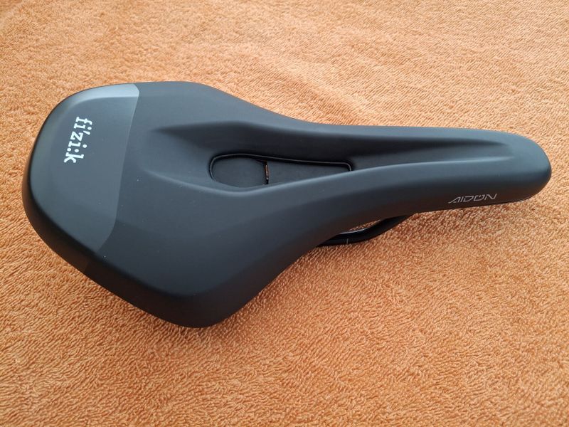 Sedlo Fizik Terra Aidon X5 - Black