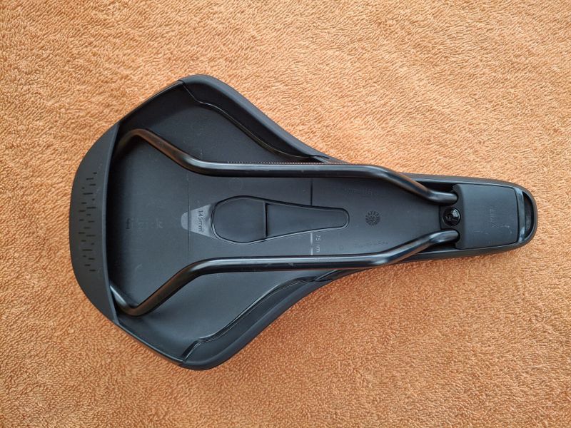 Sedlo Fizik Terra Aidon X5 - Black