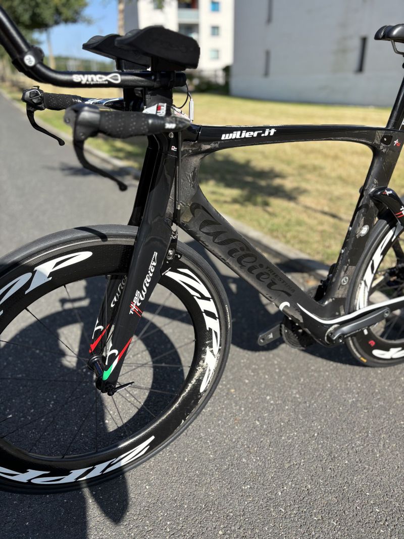 Triatlonový špeciál Wilier Twin Blade na Ultegra Di2, ZIPP 808