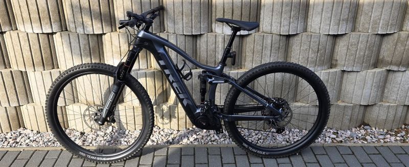 prodám TREK Rail 9.7 Gen 4 CARBON RED SMOKE S 2023 s vybavením