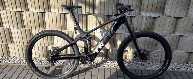 prodám Trek Rail 9.7 NX 625Wh Lithium Grey/Trek Black XL/188-195cm