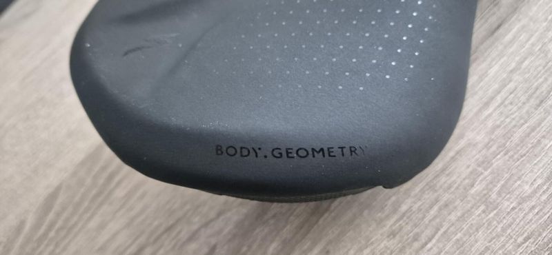 Sedlo Specialized Bridge Sport - 143mm